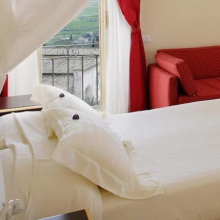 Giotto & Ξενοδοχείο Ασίζη