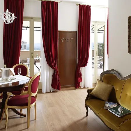 Ξενοδοχείο Giotto & 4*