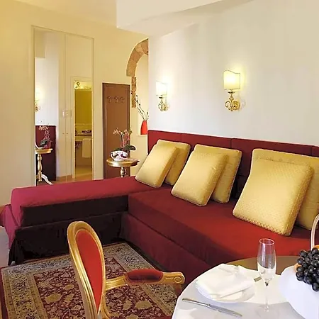 فندق Giotto & 4*